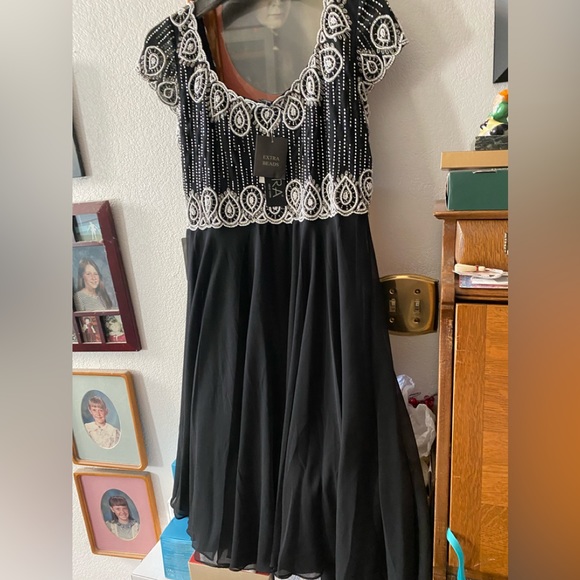 NWT J Kara black hand beaded cocktail dress - Picture 3 of 7